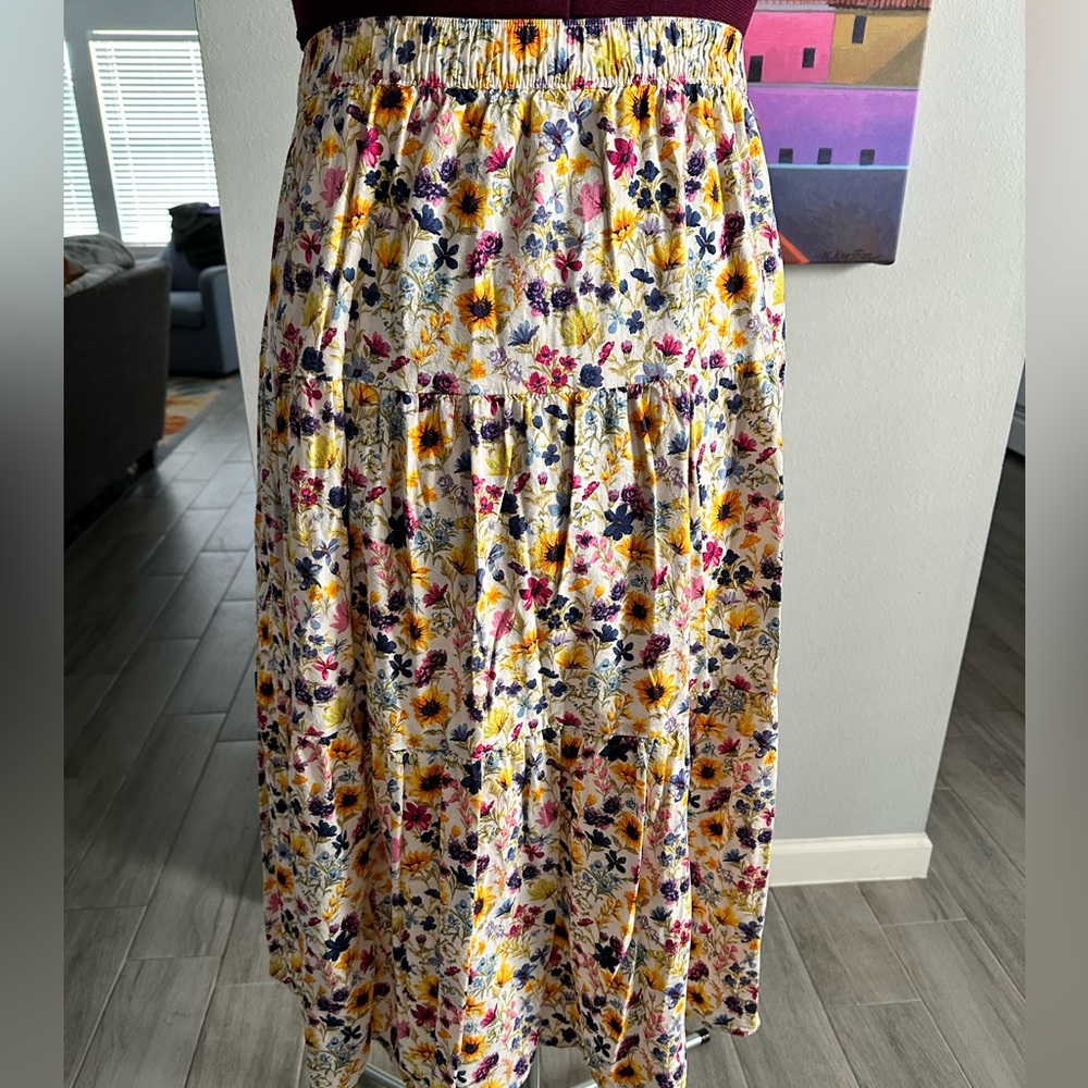Old Navy Midi Skirt - XL in Wildflowers